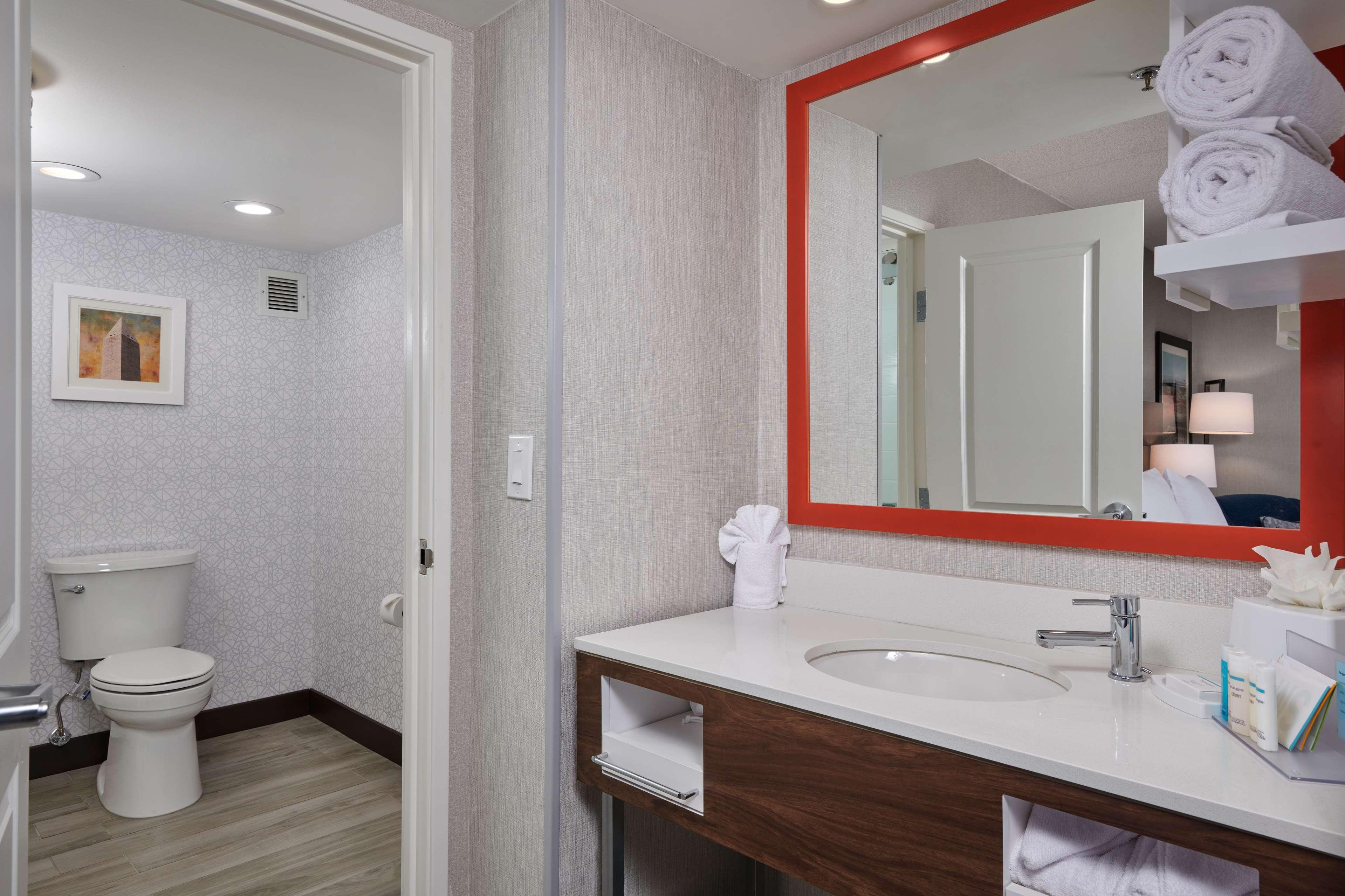 Hampton Inn Fairfax City Экстерьер фото