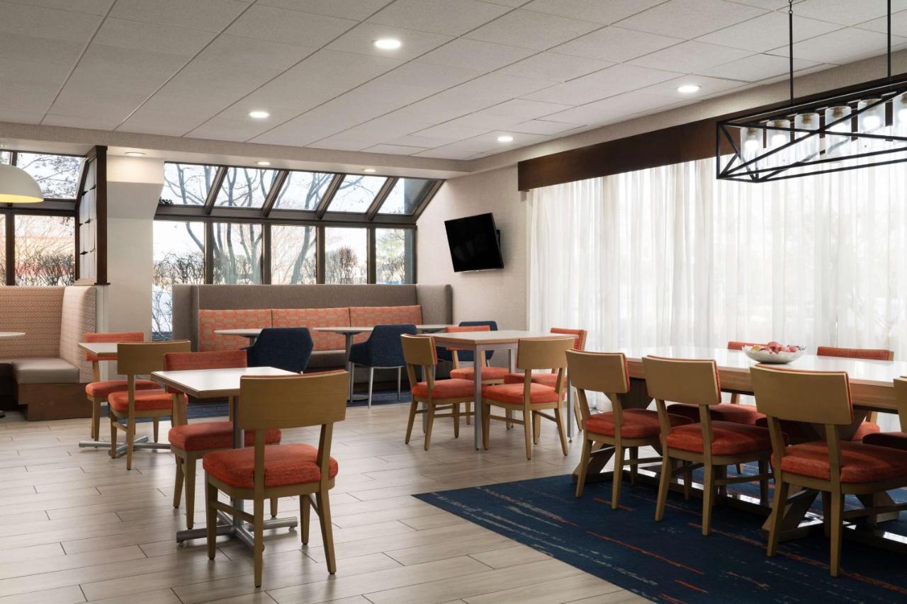 Hampton Inn Fairfax City Экстерьер фото