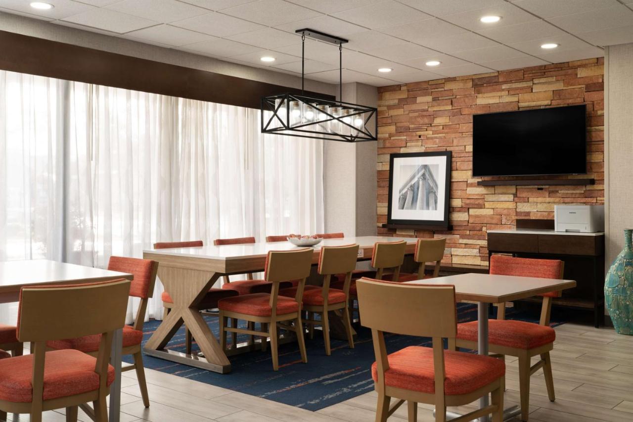 Hampton Inn Fairfax City Экстерьер фото