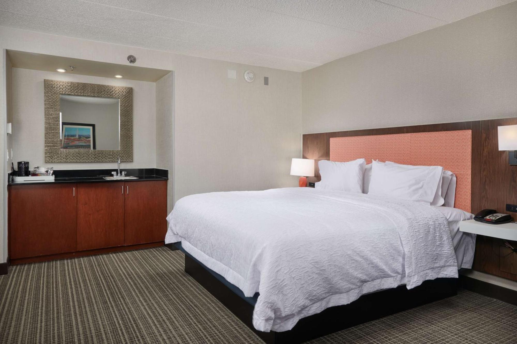 Hampton Inn Fairfax City Экстерьер фото