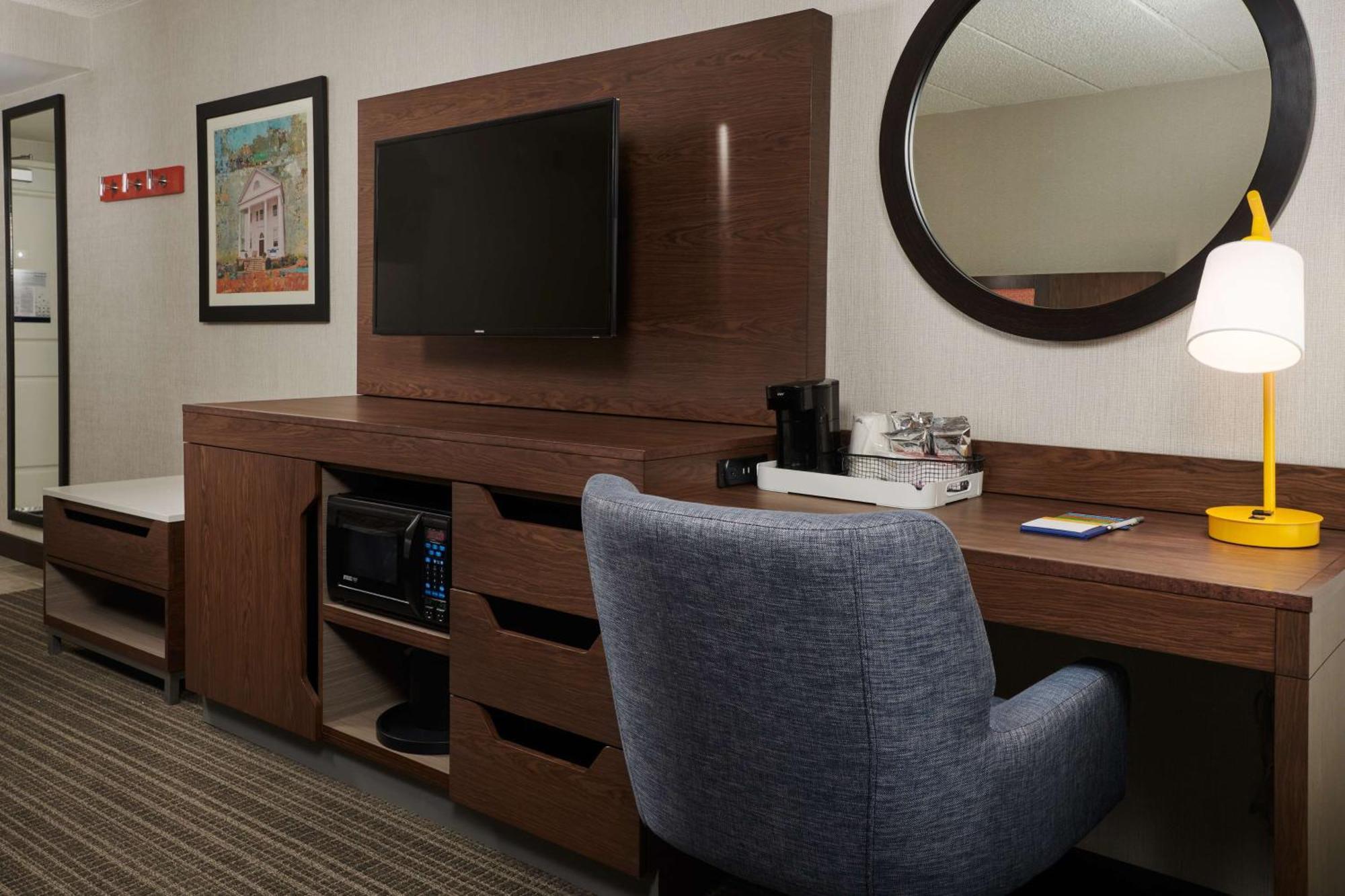 Hampton Inn Fairfax City Экстерьер фото