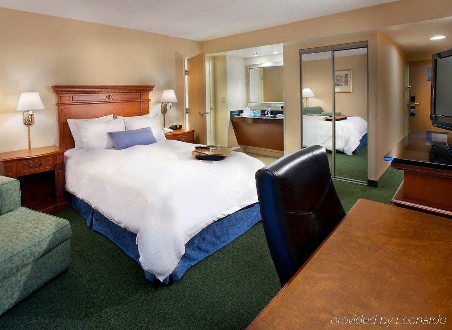 Hampton Inn Fairfax City Номер фото